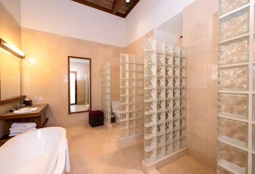 ویلای 2 خوابه با چشم‌انداز دریا, Las Verandas Hotel & Villas