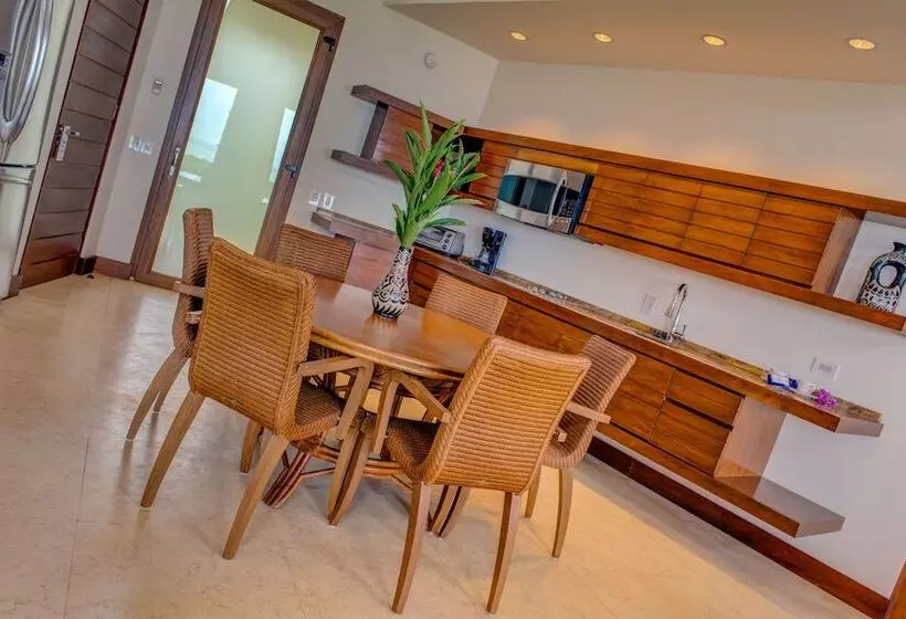 ویلای 2 خوابه با چشم‌انداز دریا, Las Verandas Hotel & Villas