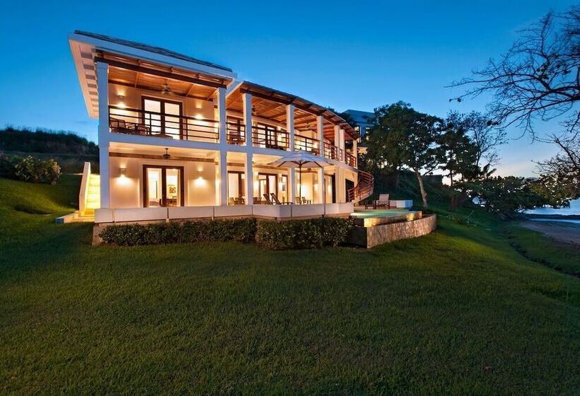 ویلای 4 خوابه, Las Verandas Hotel & Villas