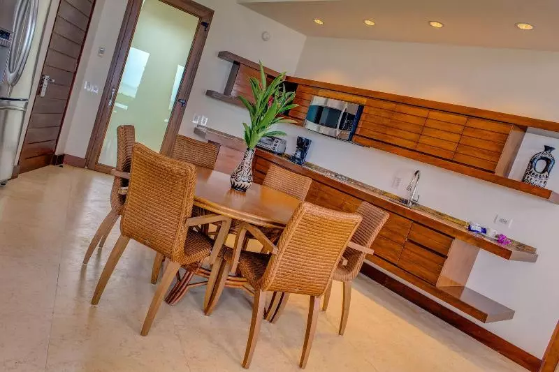 ویلا دلوکس 2 خوابه, Las Verandas Hotel & Villas