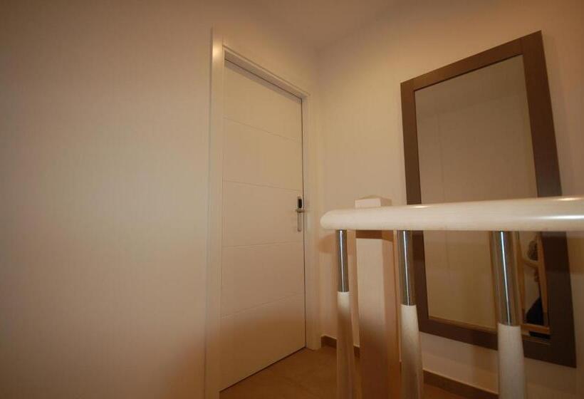 Студио Стандарт с Террасой, Resort Sitges Apartment