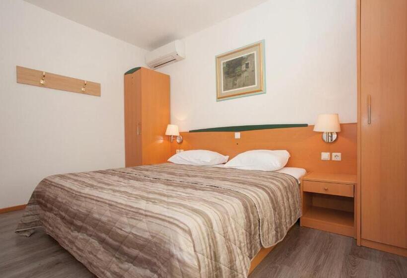 شقة غرفة واحدة, Villas Corinthia