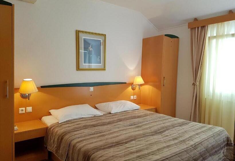 شقة غرفة واحدة, Villas Corinthia