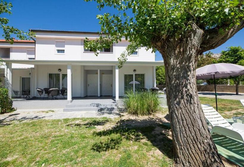 شقة غرفة واحدة, Villas Corinthia