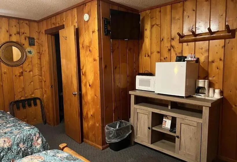 スタンダード４人部屋, Cedars Motel