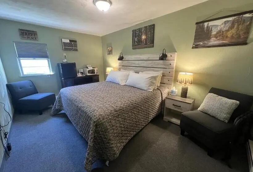 キングサイズベッドのデラックスルーム, Cedars Motel
