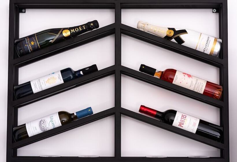 جناح مزود بجاكوزى, Saint Sin Suites  Adults Only