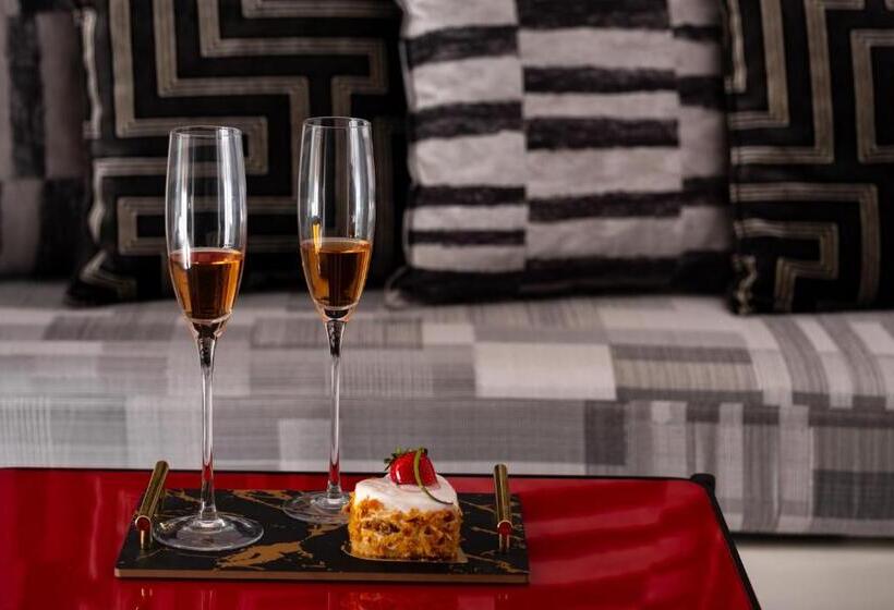 جناح مزود بجاكوزى, Saint Sin Suites  Adults Only