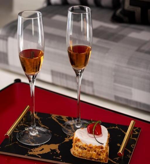 جناح مزود بجاكوزى, Saint Sin Suites  Adults Only