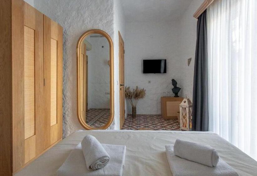 חדר סטנדרט נוף לבריכה, Rupa Hotel Alaçatı  Adults Only