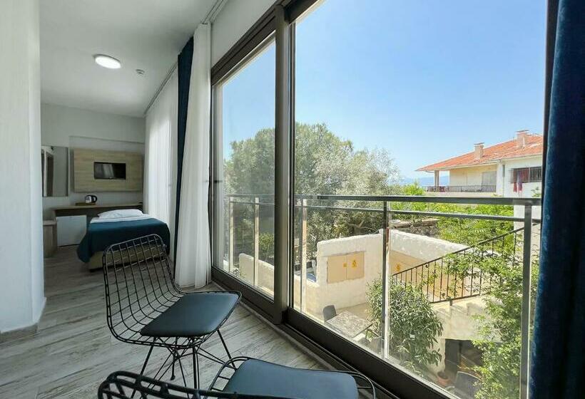 Triple Room Sea View, Eylül 16 Butik Otel