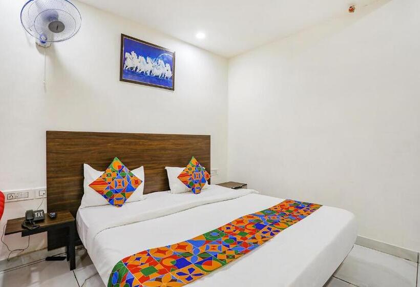 デラックスルーム, Fabhotel Kinsfolk