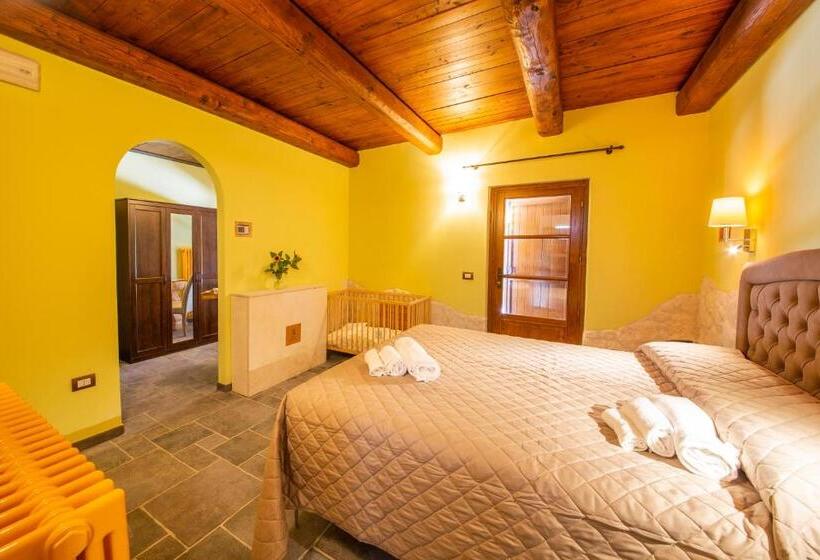 Standard Triple Room with Terrace, Il Borgo Incantato Dependance
