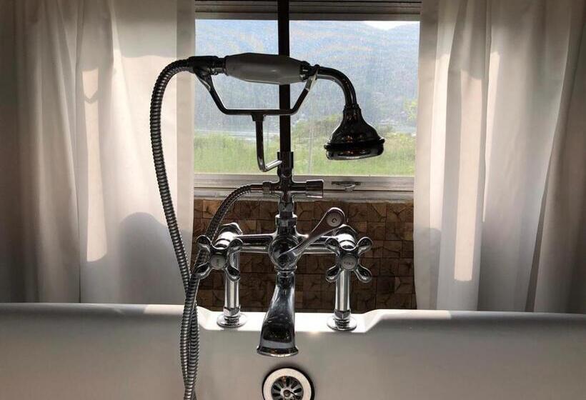 Chambre Standard, Out Of Park