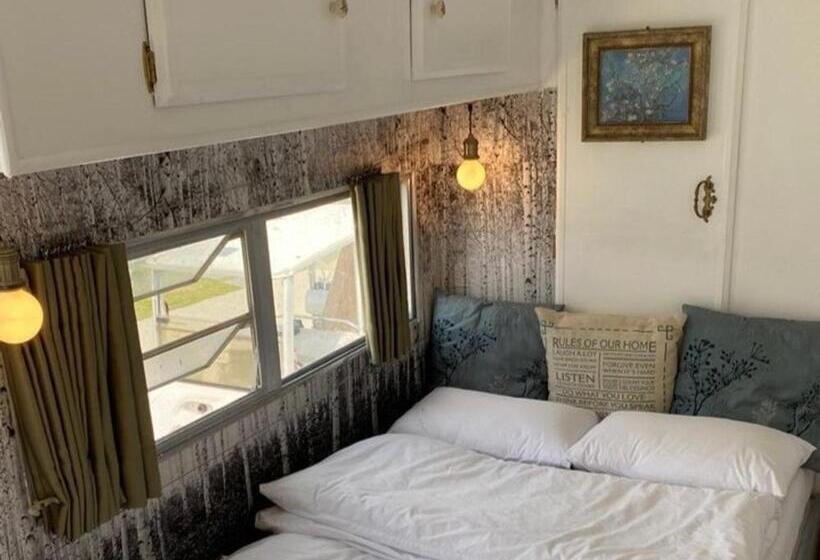 Quarto Triplo Estandar, Out Of Park