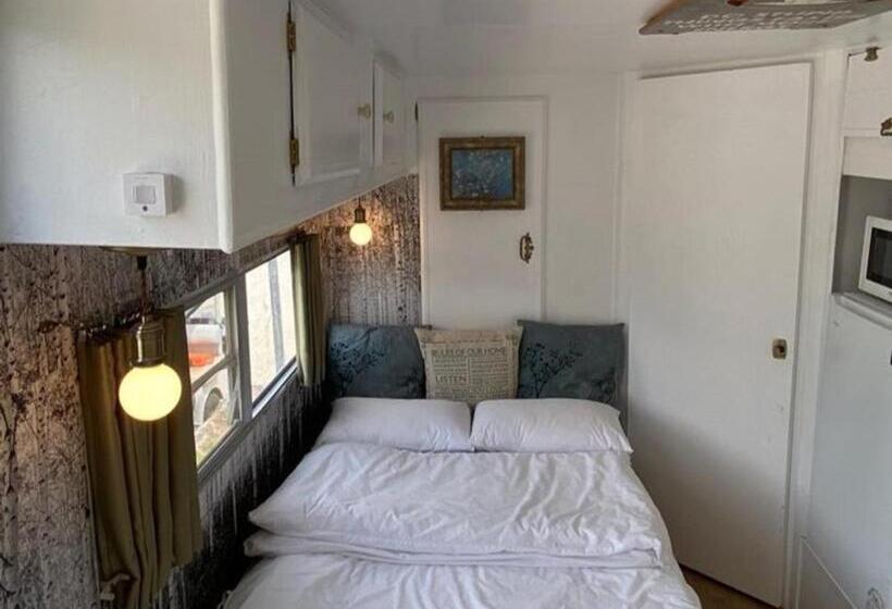 Quarto Triplo Estandar, Out Of Park