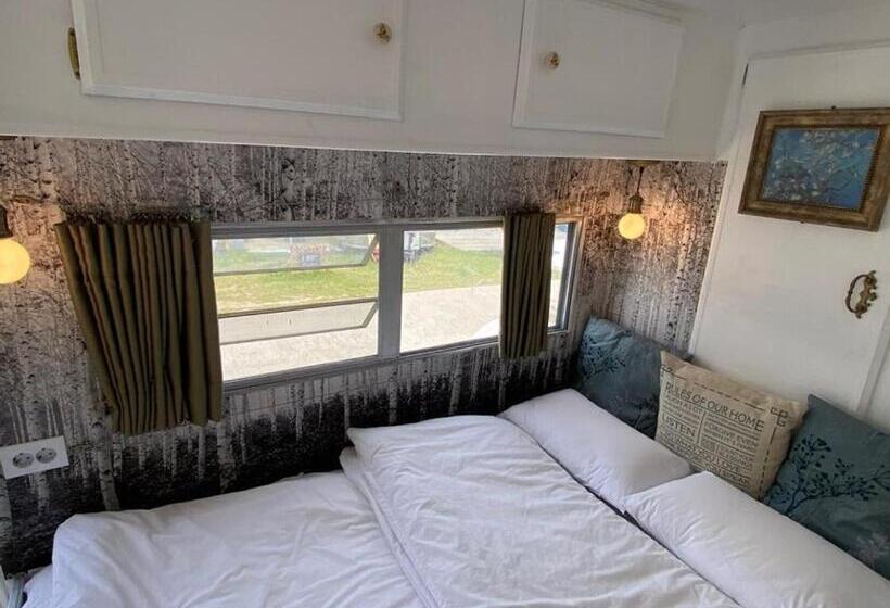 Quarto Triplo Estandar, Out Of Park