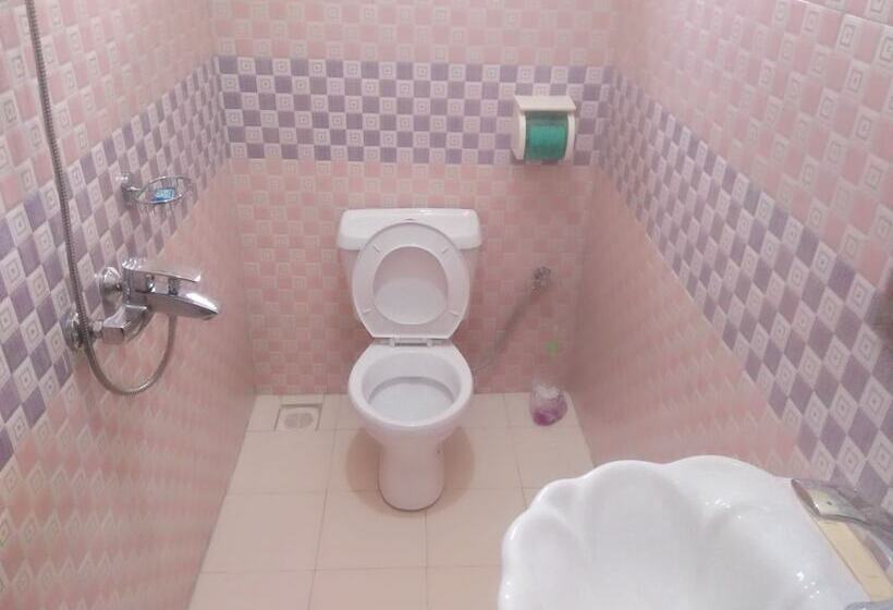 اتاق لوکس, Forest Breeze Hotel Mbarara