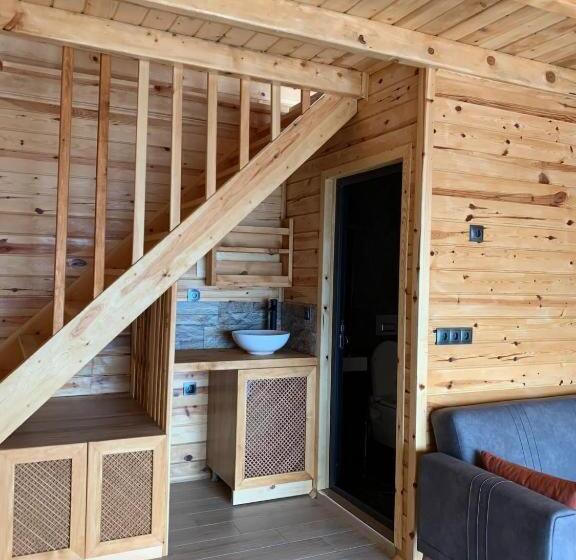 בונגלו משפחתי, Puğari Otel