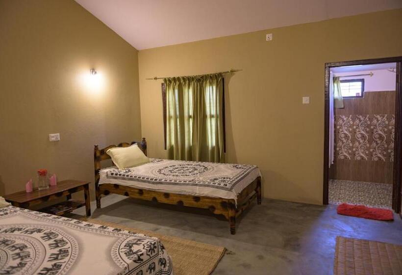 Quarto Deluxe, Tharu Community Lodge