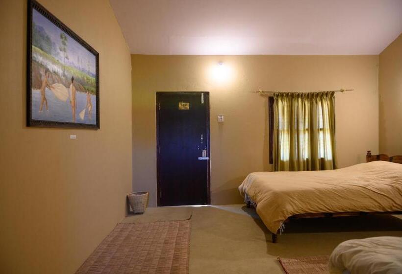 اتاق لوکس, Tharu Community Lodge