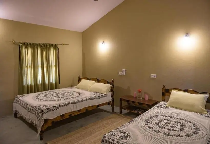 اتاق لوکس, Tharu Community Lodge