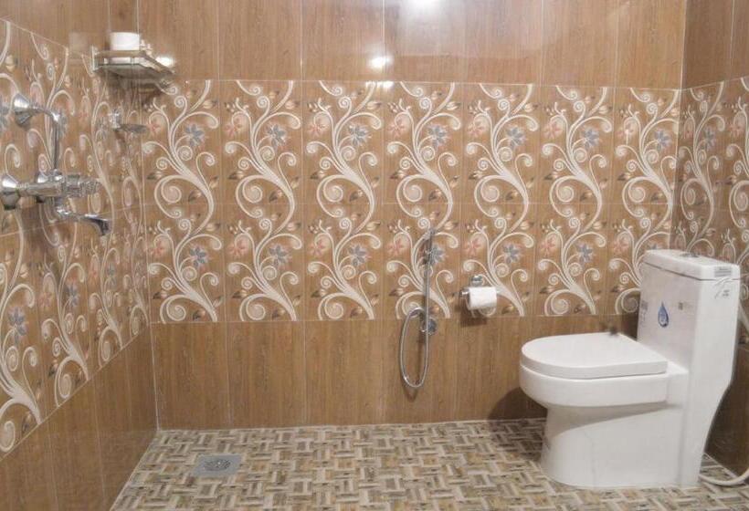 اتاق لوکس, Tharu Community Lodge