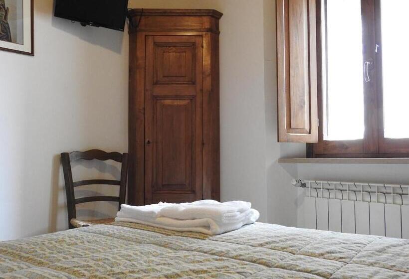 Номер Стандарт Трехместный, Locanda Il Falco Nero