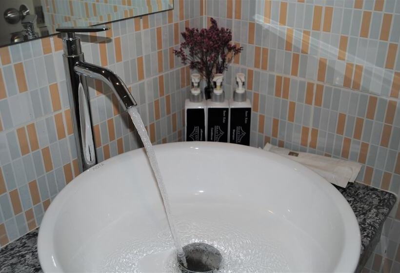 Quarto standard, Baan Kata Maytha