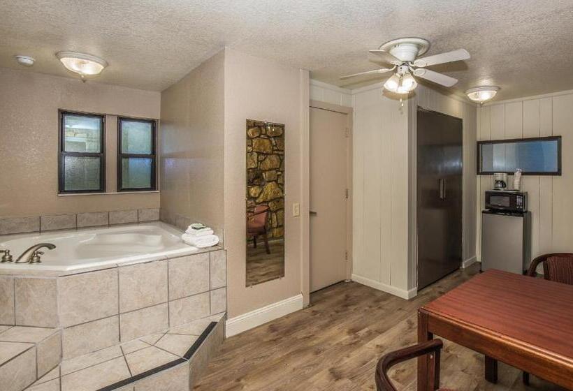 חדר דחוקס עם מיטת קינג, Chalet Inn