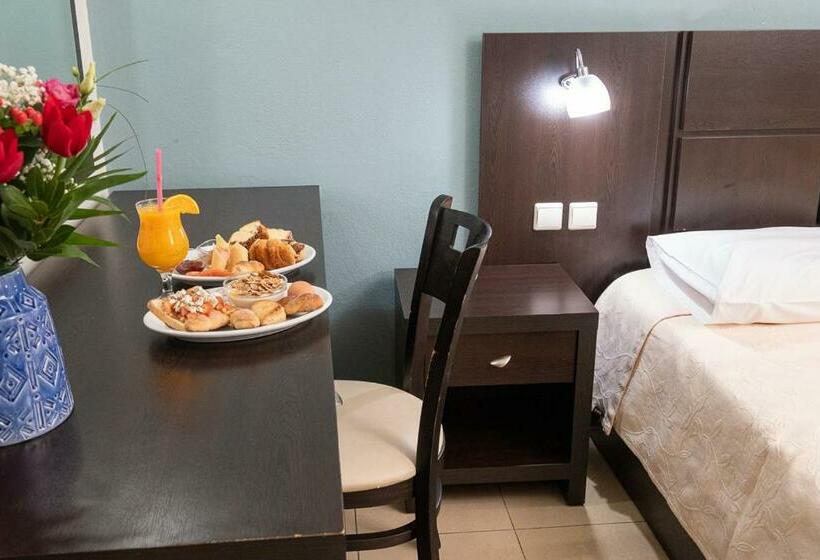 غرفة قياسية, Democritus