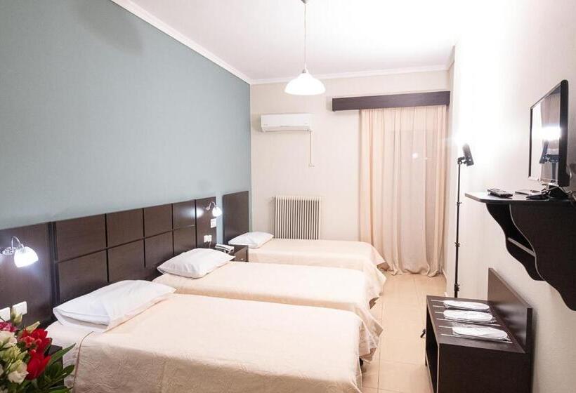 غرفة قياسية ثلاثية, Democritus