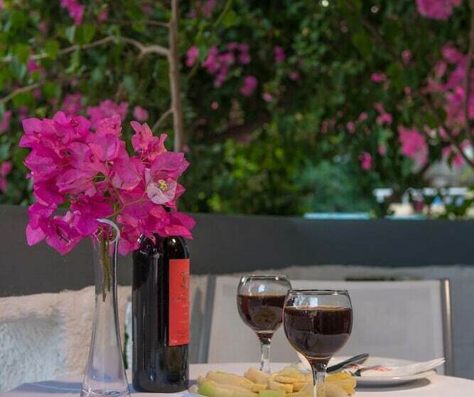 غرفة قياسية مطلّة علي الحديقة, Fevro