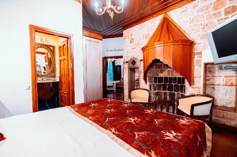 غرفة قياسية مطلّة علي الحديقة, Fevro