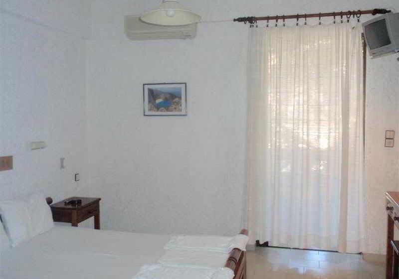 غرفة قياسية مطلّة علي البحر, Fevro