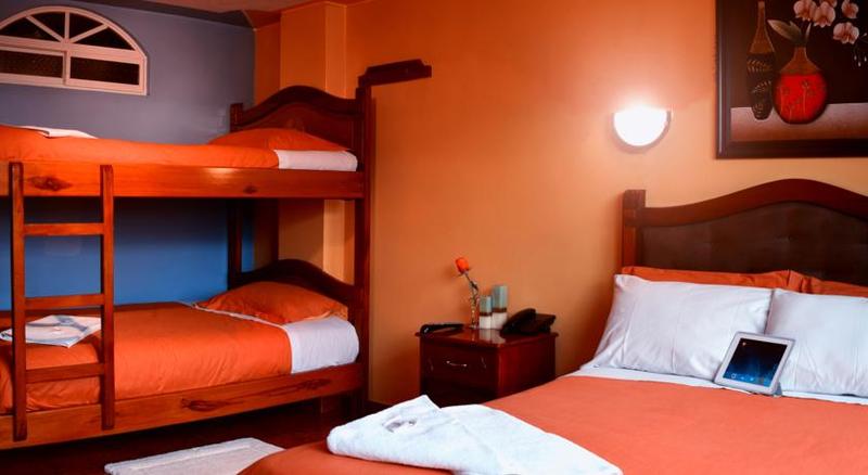 חדר סטנדרט לשלושה, Miguel Angel Terminal Quitumbe