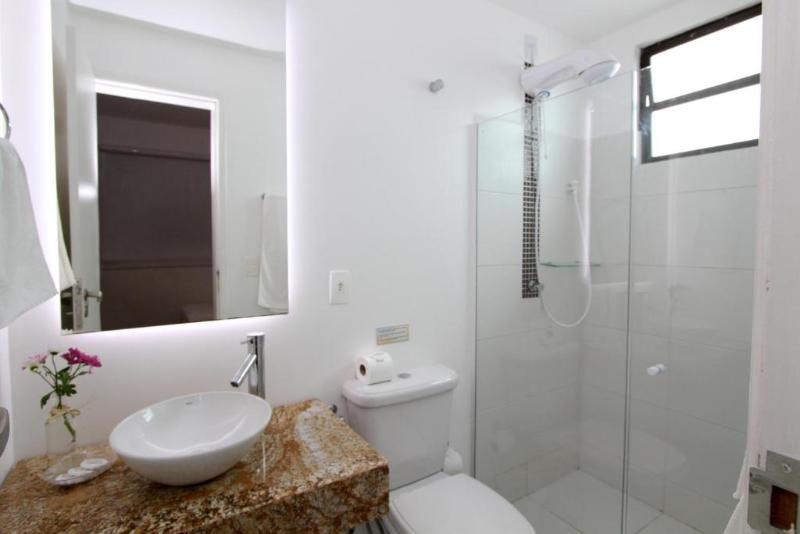 חדר סטנדרט לשלושה, Miguel Angel Terminal Quitumbe