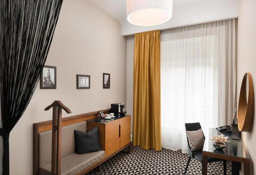 اتاق اجرایی, Moments Budapest By Continental Group