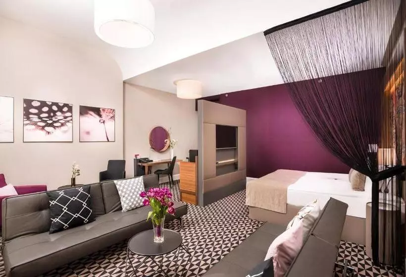 سوییت جونیور, Moments Budapest By Continental Group