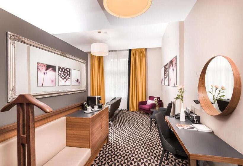 سوییت جونیور, Moments Budapest By Continental Group