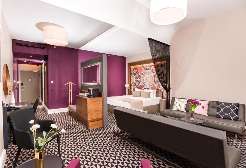 سوییت جونیور, Moments Budapest By Continental Group