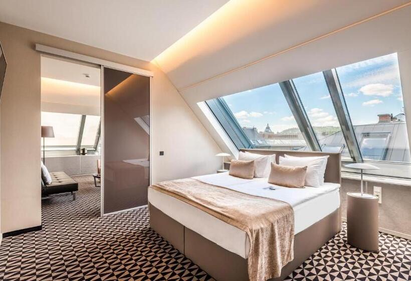 سوییت, Moments Budapest By Continental Group