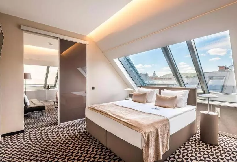 سوییت, Moments Budapest By Continental Group