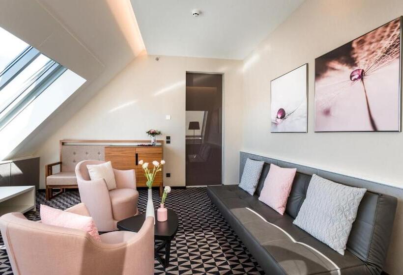 سوییت, Moments Budapest By Continental Group