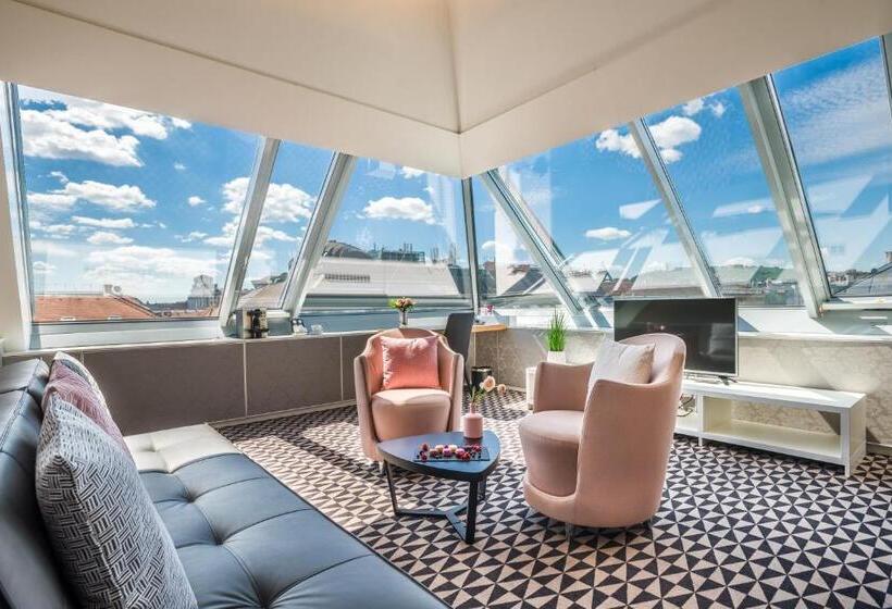 سوییت, Moments Budapest By Continental Group
