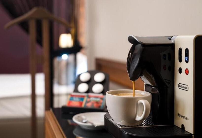 سوییت, Moments Budapest By Continental Group