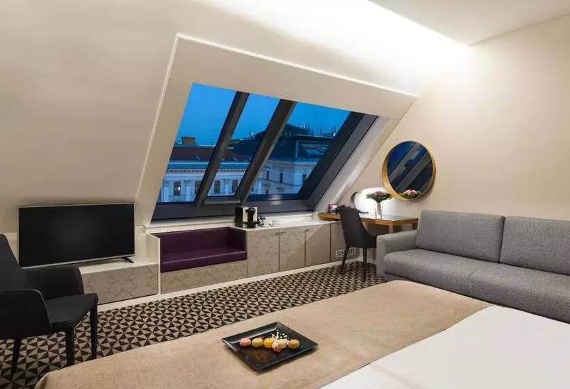 اتاق اجرایی, Moments Budapest By Continental Group