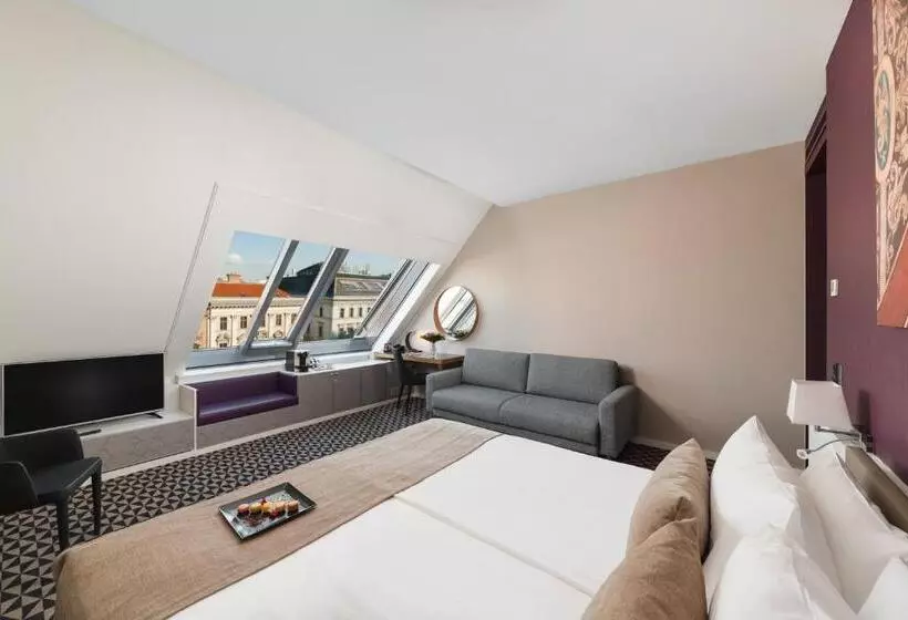 اتاق اجرایی, Moments Budapest By Continental Group