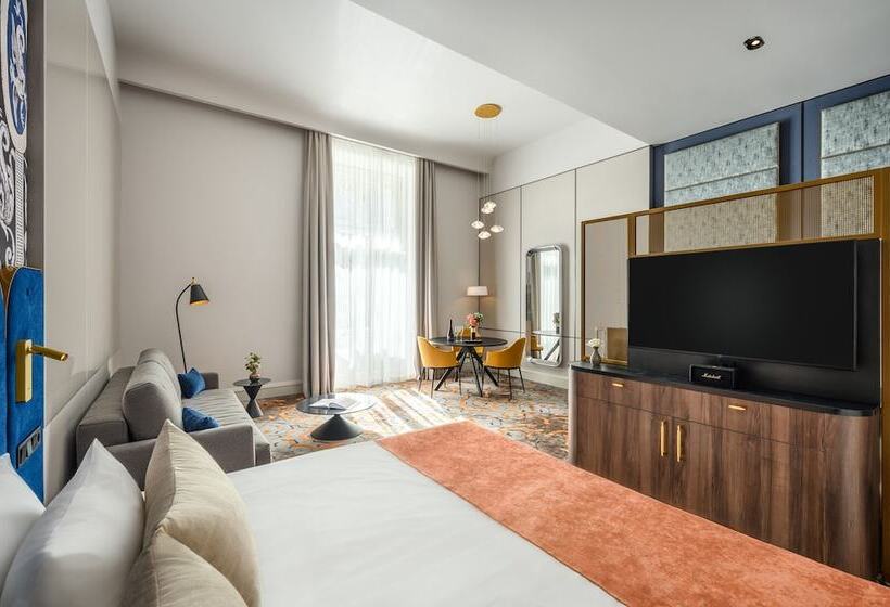 سوییت جونیور, Moments Budapest By Continental Group