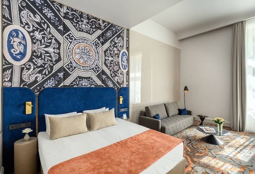 سوییت جونیور, Moments Budapest By Continental Group